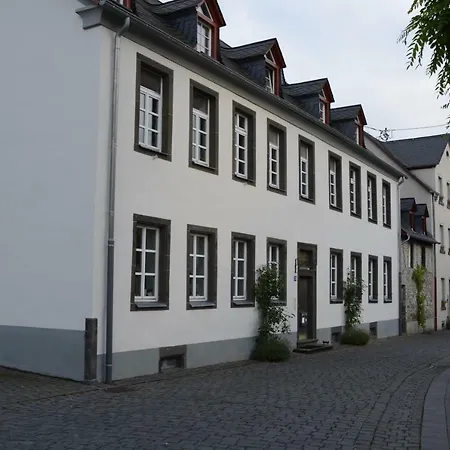 Stiftsherrenhaus Munstermaifeld Exterior photo