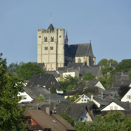 Stiftsherrenhaus Munstermaifeld Exterior photo